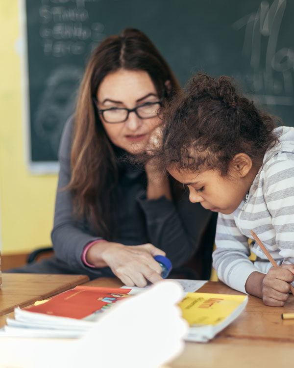 Nachhilfe für geflüchtete Schülerinnen und Schüler
